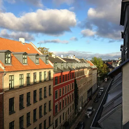 Lejlighed Renovated 1880s Flat High Up In Vesterbro *