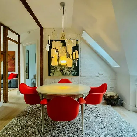 Lejlighed Renovated 1880s Flat High Up In Vesterbro *