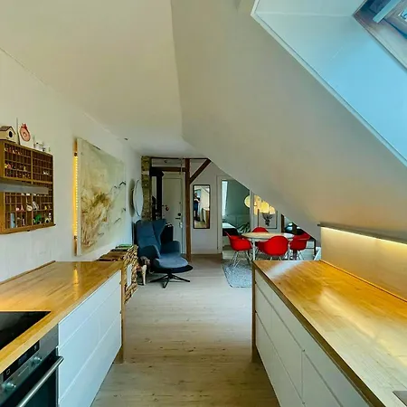 Lejlighed Renovated 1880s Flat High Up In Vesterbro København