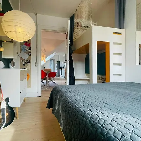Renovated 1880s Flat High Up In Vesterbro * København